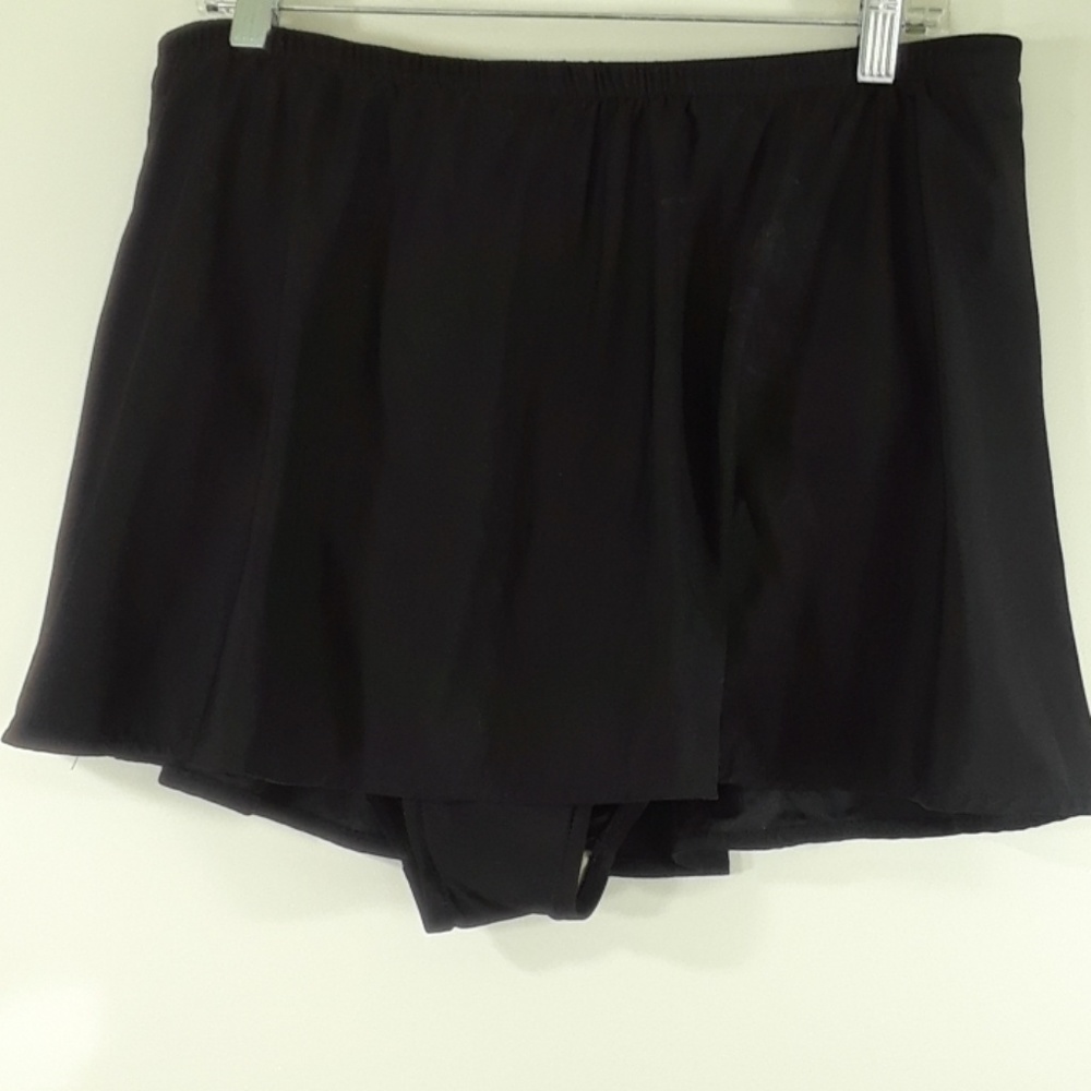 Resorts Plus black swimskirt 20W